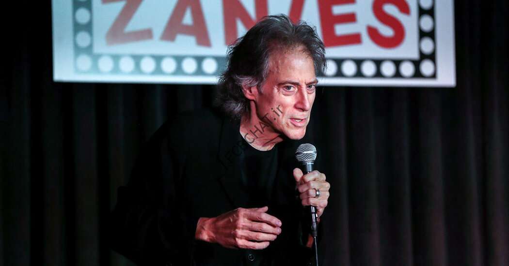 ریچارد لوئیس که به پارکینسون مبتلاست، از استندآپ کمدی کناره گیری می کند.